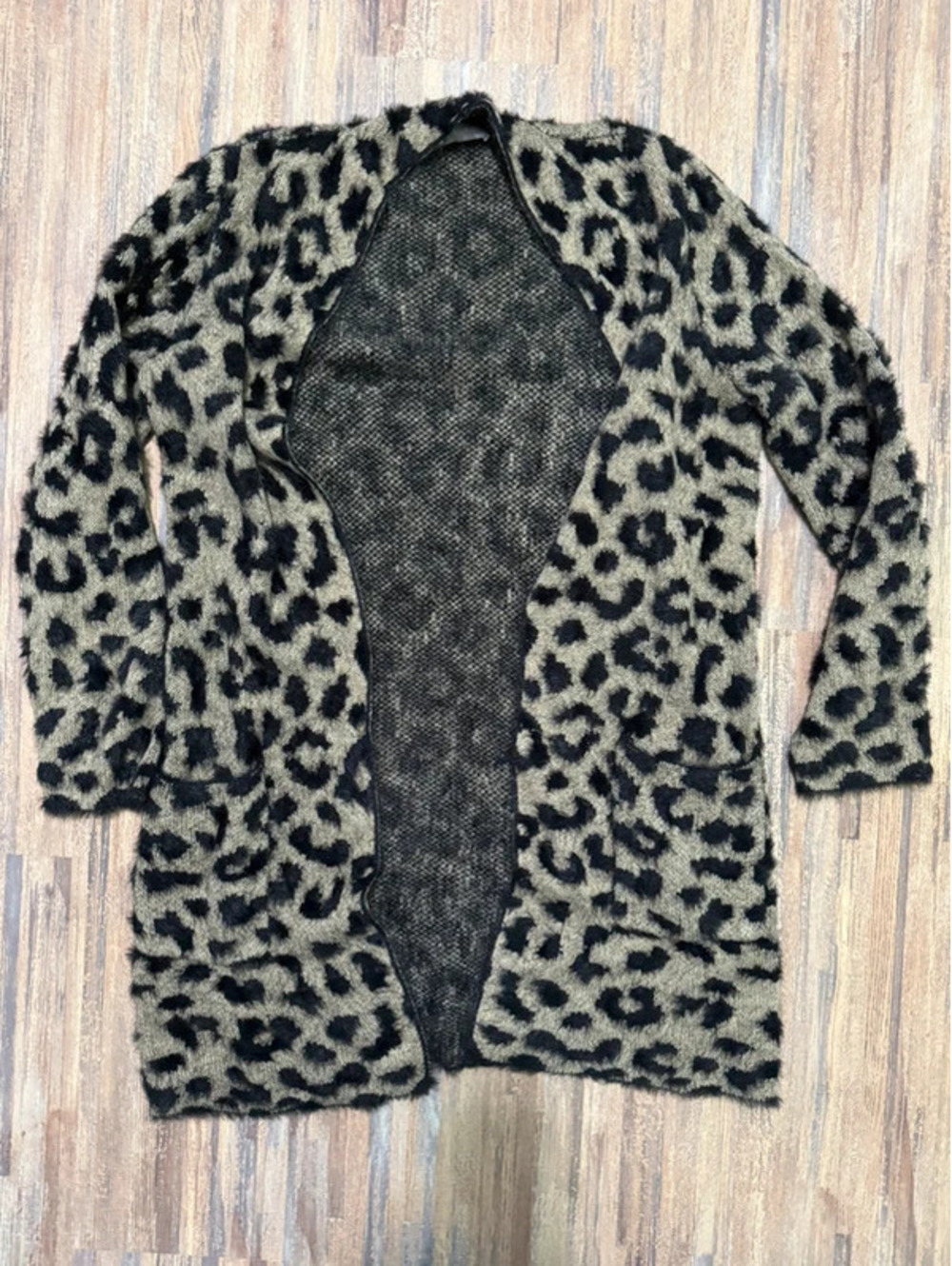 Evolution cardigan size small (oversized can fit a large)